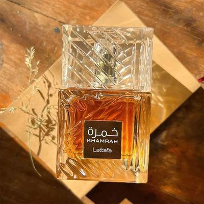 Lattafa Khamrah - Waniliowa, Gorąca, Pikantna, Bursztynowa, Cinnamon Perfume Długotrwała Wątek dla Unisexu, 3,40 uncji / 100 ml